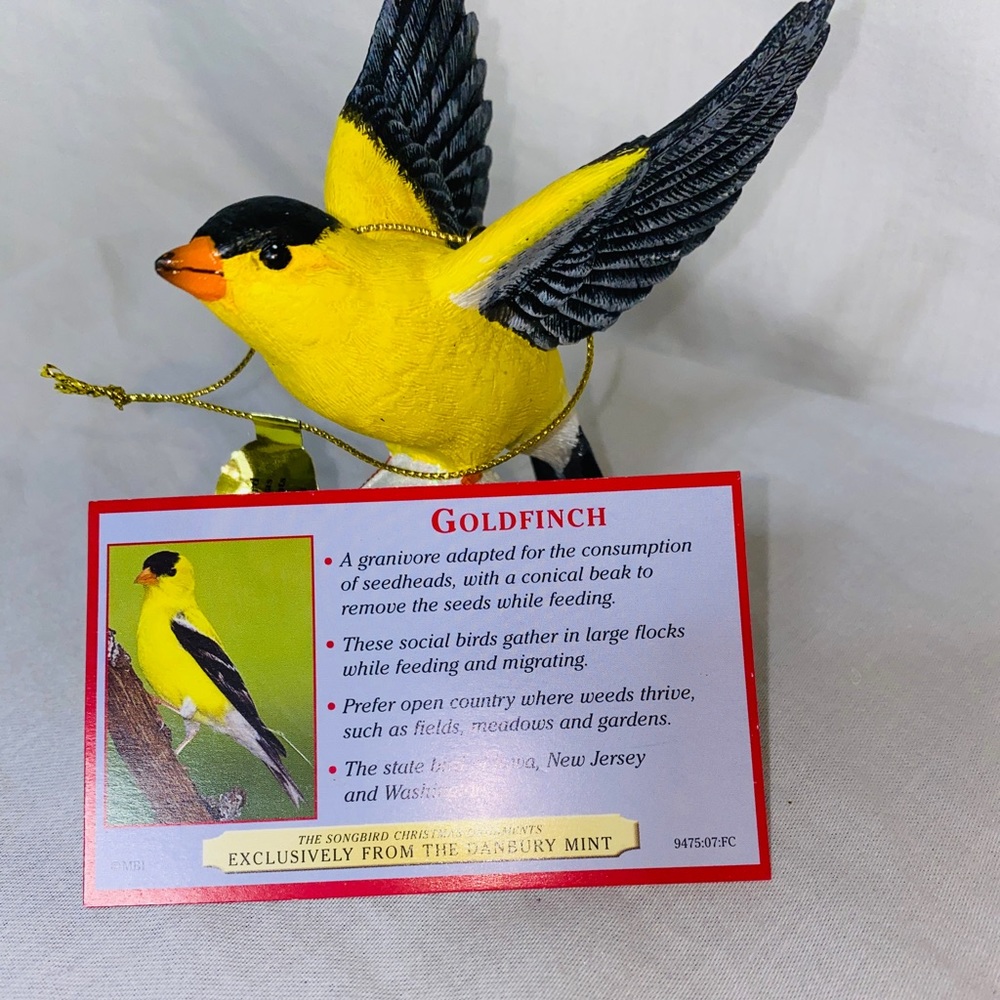 Danbury Mint Songbird Christmas Ornament Goldfinch figurine finch vtg